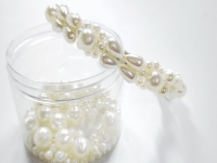 4月26日，手工接單平臺(tái)，想接正規(guī)廠家的手工，低成本創(chuàng)業(yè)做手工傳承官，在手工之家，純手工讓大家放心，圖為串珠米珠繡純手工產(chǎn)品剪影