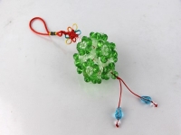 5月1日，兼職手工可以帶回家做，小成本創(chuàng)業(yè)做手工工作室，居家手工創(chuàng)業(yè)，在手工之家，做好定位、更適合的合作帶來更好的收入，圖為串珠米珠繡純手工產(chǎn)品剪影