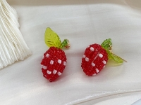 6月22日，手工兼職在家做，拿回家做的手工副業(yè)創(chuàng)業(yè)，低成本創(chuàng)業(yè)做手工工作室，在手工之家，選擇適合自己的合作，收入更好，圖為串珠米珠繡純手工產(chǎn)品剪影