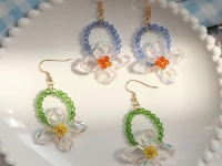 8月16日，可在家做的兼職手工，想接正規(guī)廠家的手工，創(chuàng)業(yè)做手工工作室，放心在家做手工副業(yè)創(chuàng)業(yè)，手工之家內(nèi)外兼修、努力做好大家的依靠，圖為串珠米珠繡純手工產(chǎn)品剪影