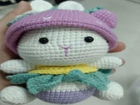 11月23日，手工兼職可帶回家，拿回家的手工創(chuàng)業(yè)項目，小成本創(chuàng)業(yè)開手工工作室，與手工之家合作放心，踏實在家掙錢，圖為鉤織純手工產(chǎn)品剪影