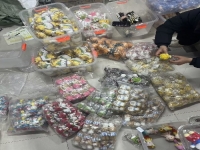 12月11日，在家做兼職的正規(guī)平臺，小本創(chuàng)業(yè)開手工工作室，居家手工創(chuàng)業(yè)，與手工之家合作，服務讓大家放心掙錢，圖為倉庫對工作室寄來的的鉤織純手工產(chǎn)品清點整理剪影