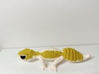 拿回家做的純手工，盯著消費(fèi)者的需求做，產(chǎn)品受歡迎自然能掙錢