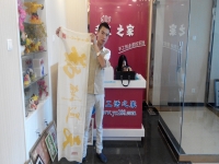 貴州小伙在家做手工活加工，創(chuàng)業(yè)精神令人感動