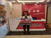 邯鄲磁縣韓女士來手工活之家考察，找到正規(guī)可靠的手工活串珠