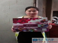 帶孩子?jì)D女也能做的手工活，浙江杭州牟女士在家做手工活串珠繡掙錢