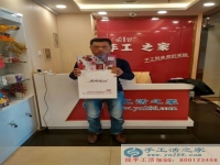 江西上饒劉先生來(lái)手工活之家考察找手工活，無(wú)業(yè)人員賺錢創(chuàng)業(yè)好項(xiàng)目