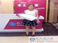 河南齊女士來(lái)手工活之家考察拿貨業(yè)余時(shí)間兼職做手工活串珠賺錢(qián)