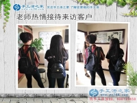 內蒙古赤峰馬女士把交保險錢用來預約手工活村代理，花錢不如賺錢好