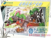 我要用五彩繽紛的小珠子串繡出美麗如畫(huà)的明天！江蘇揚(yáng)州仲女士說(shuō)