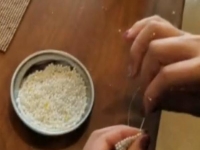 慈母手工線，在家把錢賺，家有勵志珠，人生不服輸