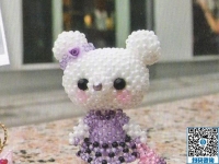 兼職也能掙錢，山西洪洞段女士幾年了堅(jiān)持做珠繡兼職手工活掙錢