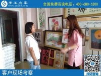 可以在家做的簡單手工活，這位女士選擇手工之家串珠繡