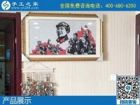 手工之家企業(yè)里掛滿(mǎn)了裝裱好的平面珠繡，大氣、漂亮