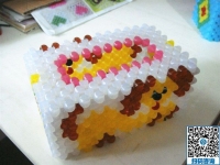 母女二人在家做手工活加工，足不出戶把錢掙