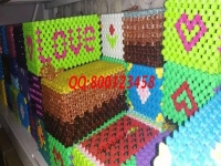 暑期幫著媽媽做立體串珠手工活加工，她已攢下大學(xué)生活費(fèi)