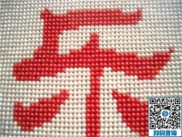 在家做手工活串珠子，空閑時間賺錢補貼家用