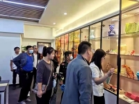 在家照顧老人不能出去，哪里有在家做的手工活？