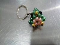 在家做串珠外發(fā)手工活，與家人團團圓圓過中秋節(jié)