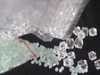 生長在強(qiáng)大的中國，常年都可以在家做手工活賺錢增收