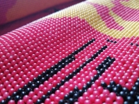 家庭主婦該如何賺錢？在家做手工活加工串珠繡是個好選擇