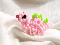 不需機械設備加工的珠繡手工活，簡單好做、方便攜帶