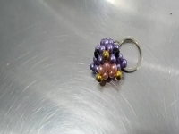 拿回家做的手工活，這里的外發(fā)串珠活兒得到許多人喜愛