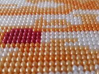 寒風(fēng)呼嘯的小雪時(shí)節(jié)，能在家做串珠繡手工賺錢(qián)很幸福