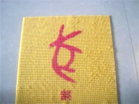 和家人一起做手工活串珠，疫情在家有事做