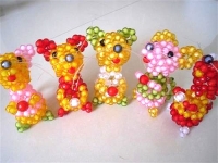  精致可愛(ài)的串珠小動(dòng)物，大人小孩都喜歡的工藝品