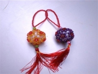 跟著大人一起在家學串珠，小朋友的愛好