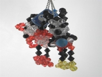 親手做的串珠工藝品，要送給喜歡的人