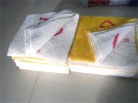 大熱天兒，婦女在家做串珠手工活也能掙錢